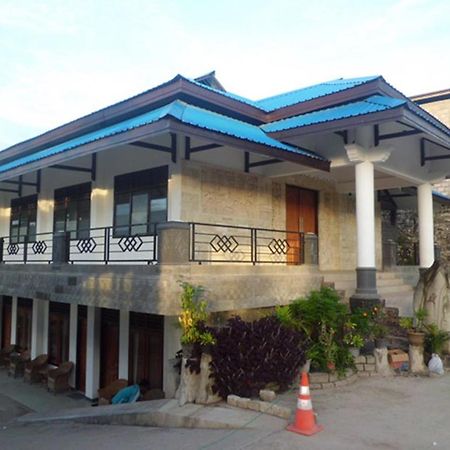 Hotel Sinar Tambolaka Waingapu Buitenkant foto