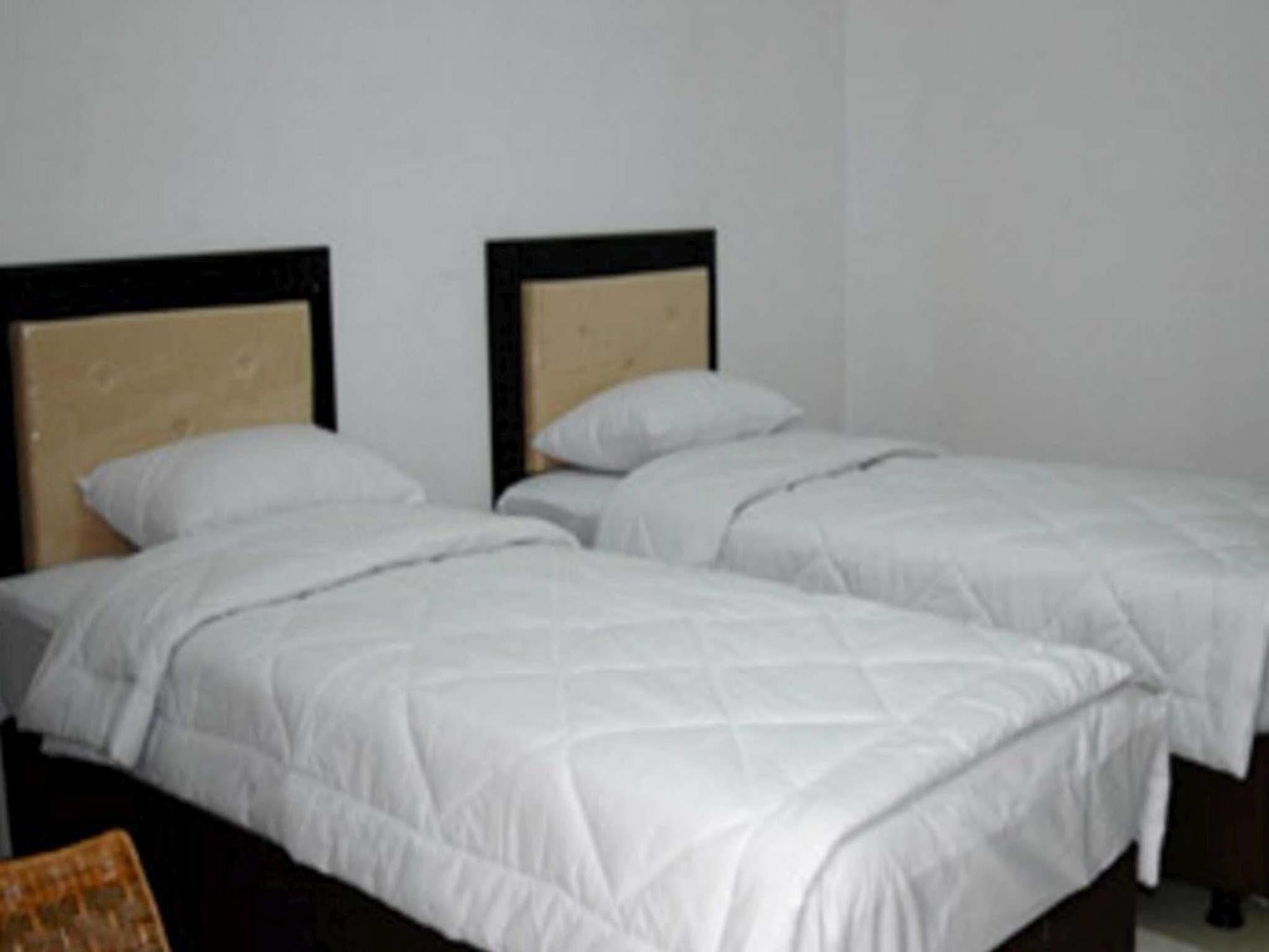 Hotel Sinar Tambolaka Waingapu Buitenkant foto